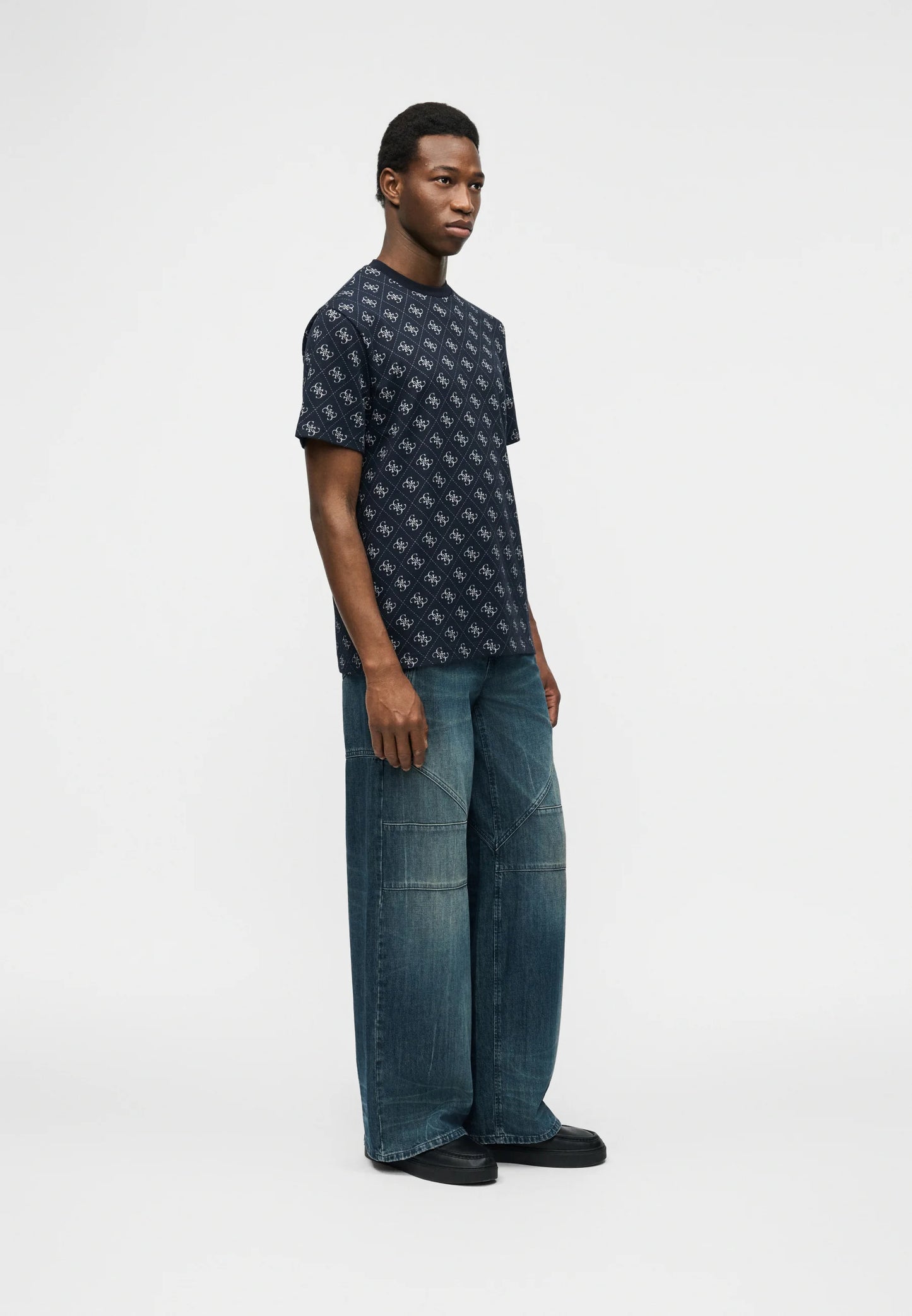 GUESS Jacquard Short Sleeve T-shirt | Navy - M6GP18 K3086 FBH3