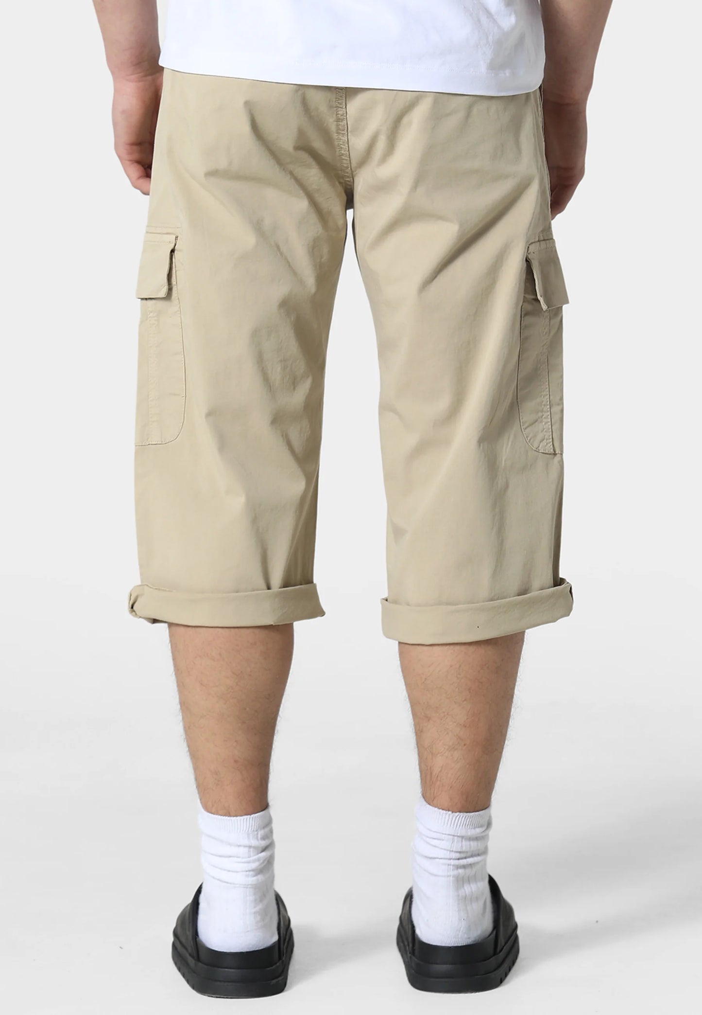 Clique Hykeham beige cargo shorts with multiple pockets and relaxed fit, perfect for casual outdoor wear.