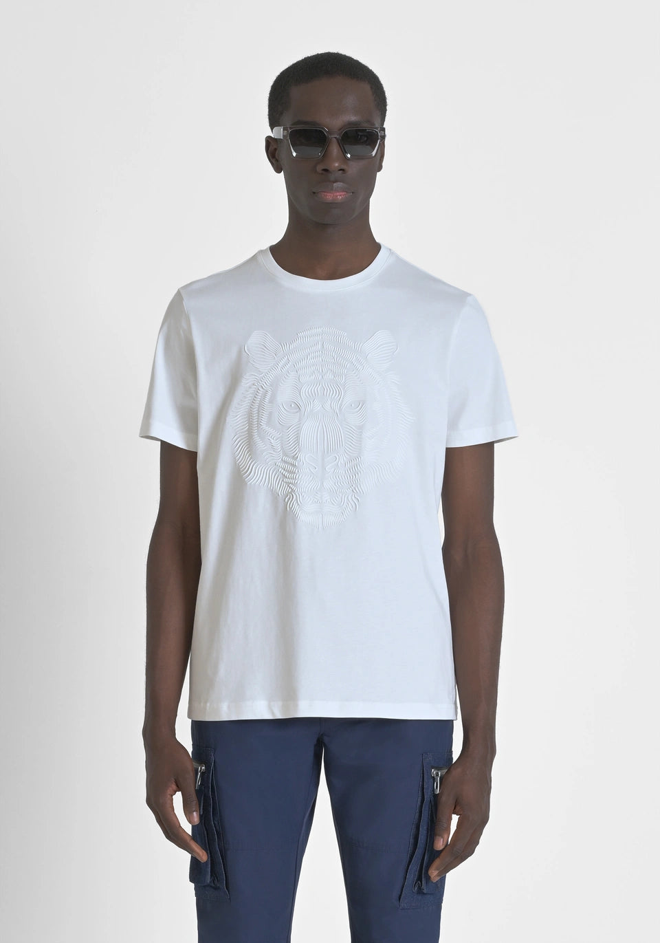 Antony Morato - KNITWEAR REGULAR FIT COTTON JERSEY T-SHIRT WITH TIGER PRINT / Cream- MMKS02463-FA100240-1011