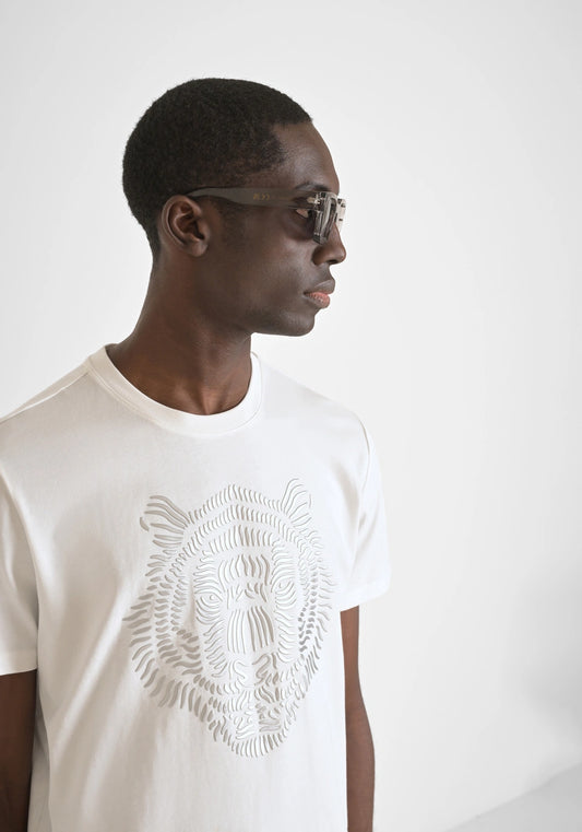 Antony Morato - JAKARTA - REGULAR FIT 100% COTTON JERSEY T-SHIRT WITH REFLECTIVE TIGER PRINT AND LOGO ON THE BACK / Cream - MMKS02482-FA100240-1011