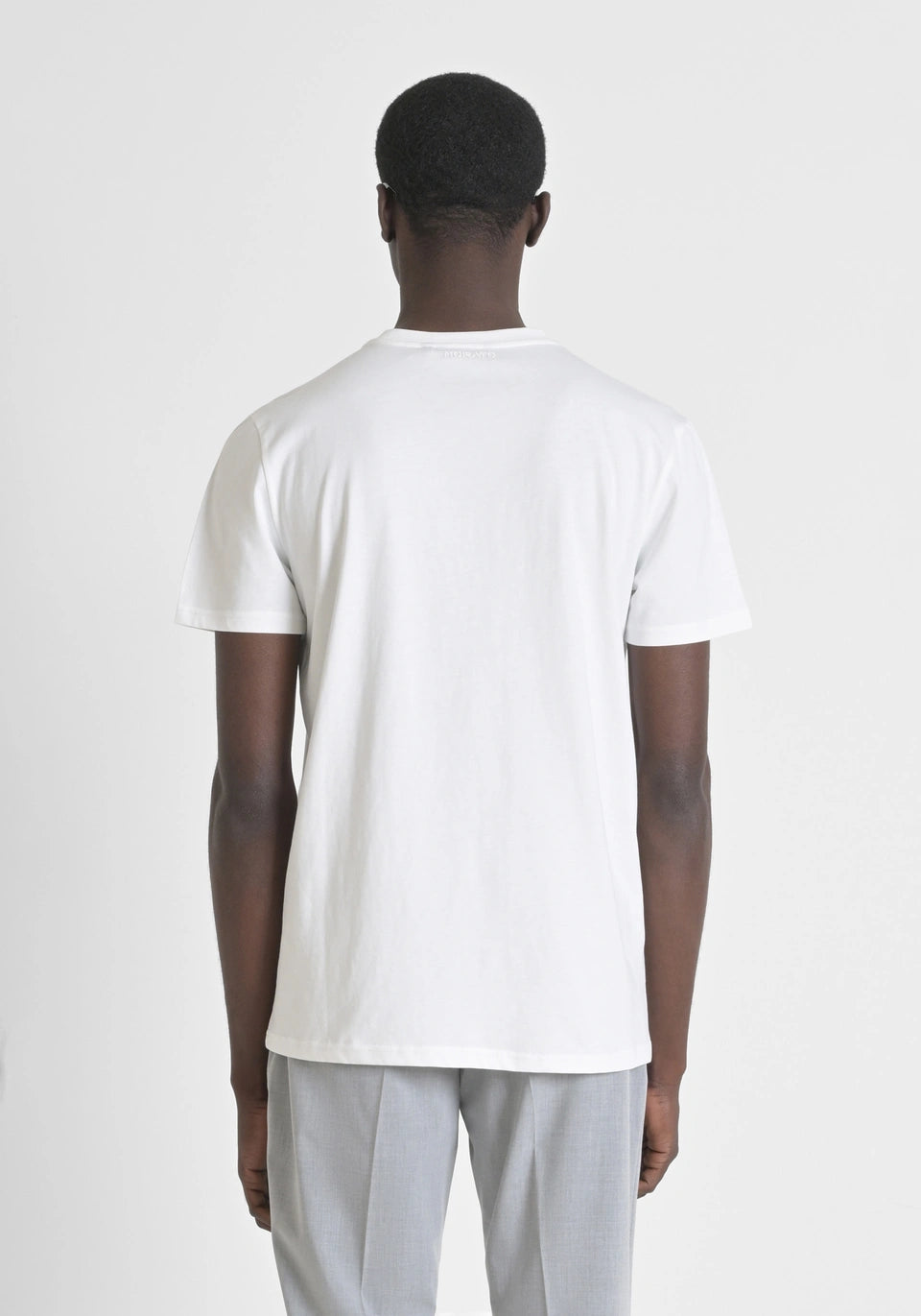 Antony Morato - JAKARTA - REGULAR FIT 100% COTTON JERSEY T-SHIRT WITH REFLECTIVE TIGER PRINT AND LOGO ON THE BACK / Cream - MMKS02482-FA100240-1011