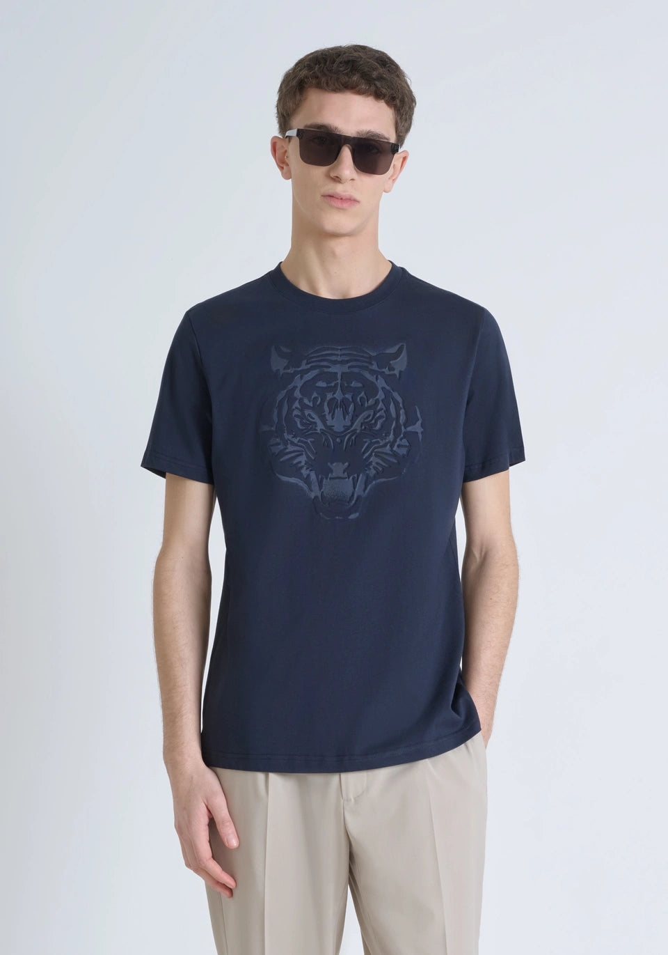 Antony Morato - HO CHI MINH - REGULAR FIT 100% COTTON JERSEY T-SHIRT WITH EMBOSSED TIGER PRINT/ Marine - MMKS02501-FA100240-7139