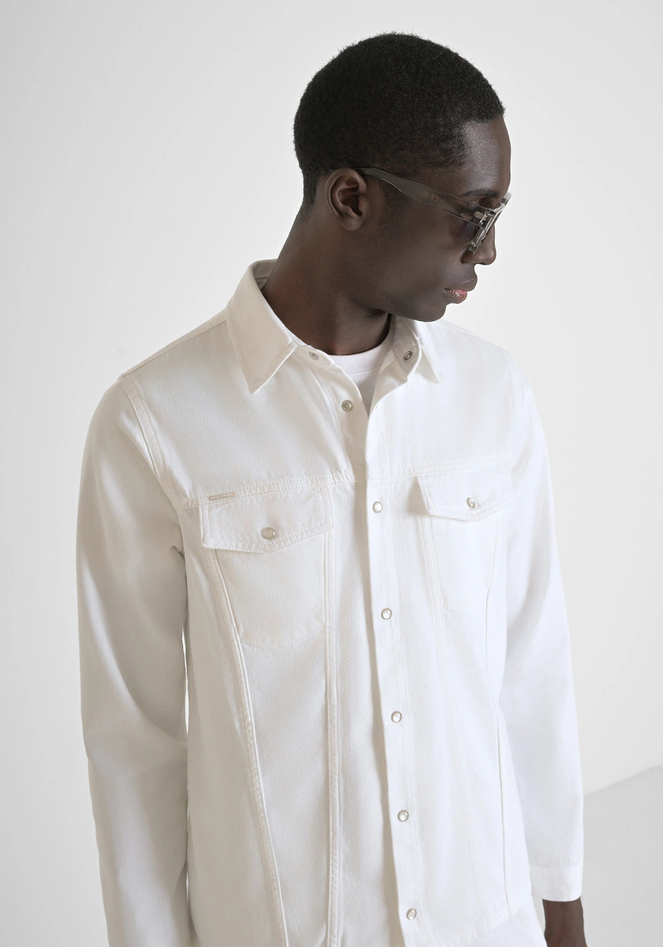 Antony Morato - "DAN" REGULAR FIT SOLID COLOUR DENIM SHIRT - MMSL00738 - FA700133 / Off-White