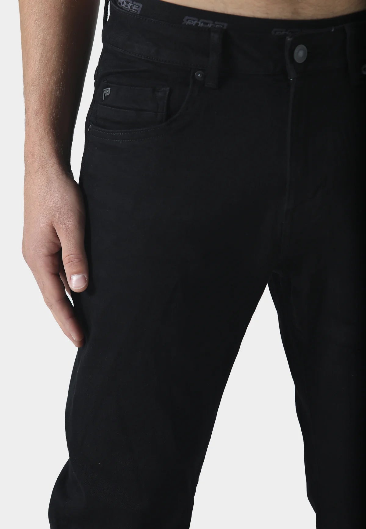 Black Todd 960 Mattia regular fit jeans by Clique Kara, showcasing front view with classic five-pocket design and belt loops.