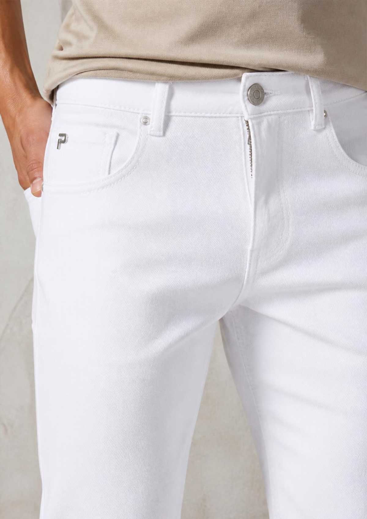 Clique Kara 883 Police Mattia Todd 1054 white regular fit jeans shown on a model, featuring classic denim style and slim fit design.