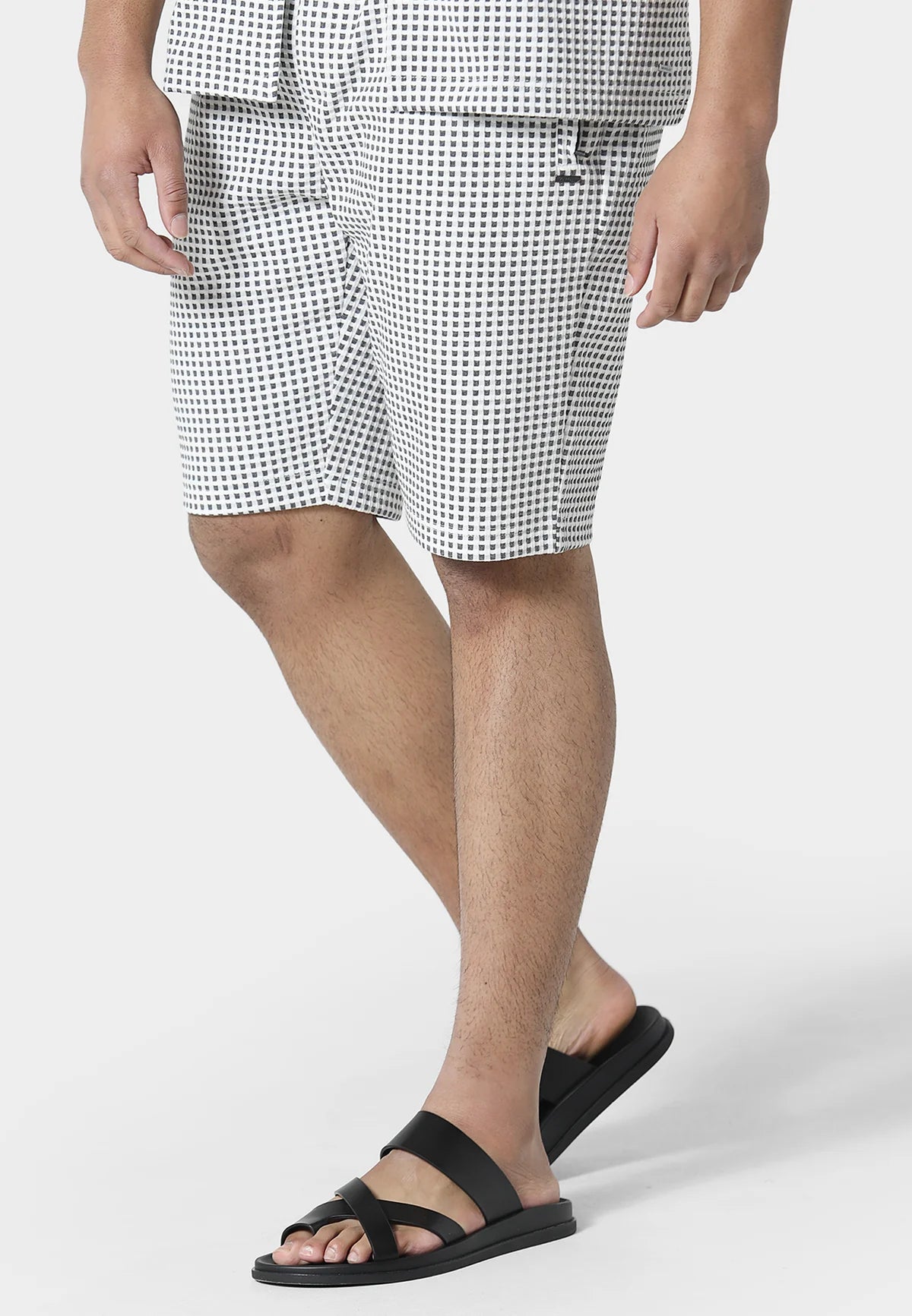 Clique Ashwa Jog Shorts set in cool grey, featuring comfortable shorts and matching top, ideal for casual wear and active lifestyles.