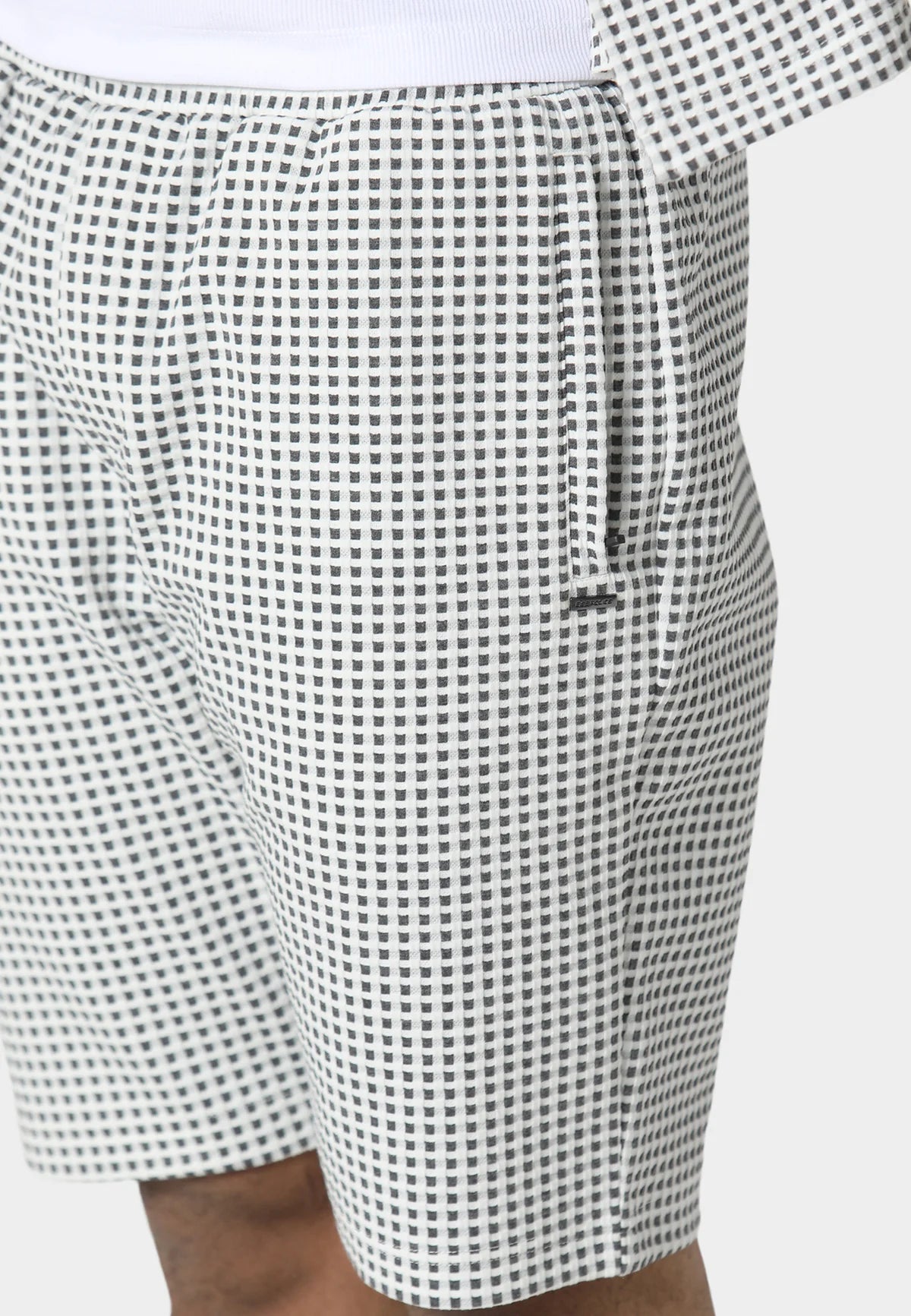 Clique Ashwa Jog Shorts set in cool grey, featuring comfortable casual shorts and matching top for athletic or leisure wear.