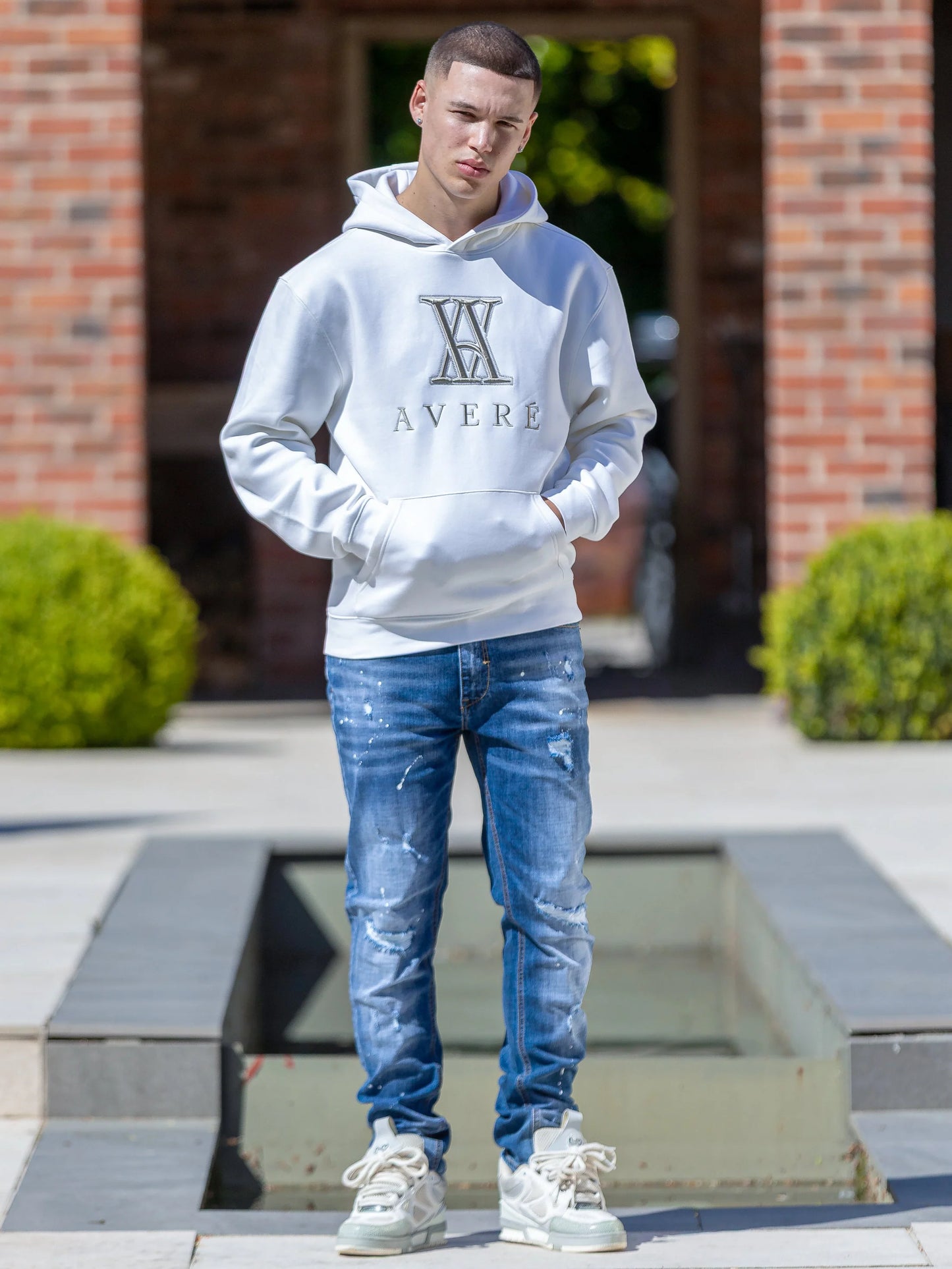 AMARO LOGO WHITE HOODIE - SIGNATURE | WHITE - AVERE-AMA-WHT