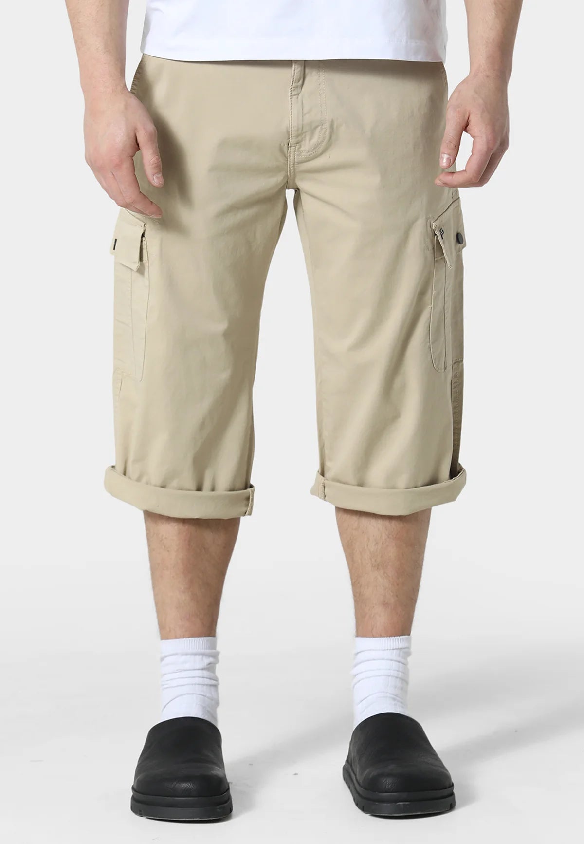 Beige Clique 883POLICE Hykeham cargo shorts with multiple pockets, casual fit, and knee-length design.