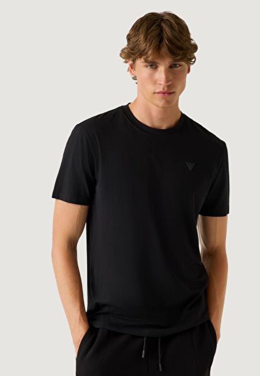 GUESS Men's Logo T-Shirt | Black - M6GI21 K3053 JBLK