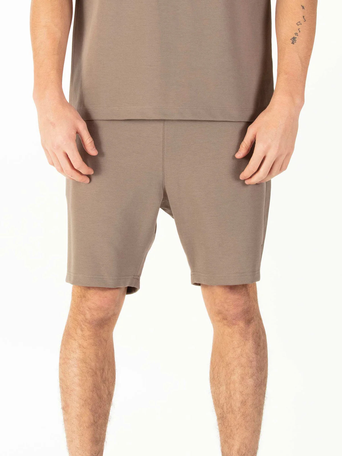 Clique Luke1977 Sanip Shorts Hardnut M801053, stylish casual shorts with a modern fit, displayed in a close-up image.