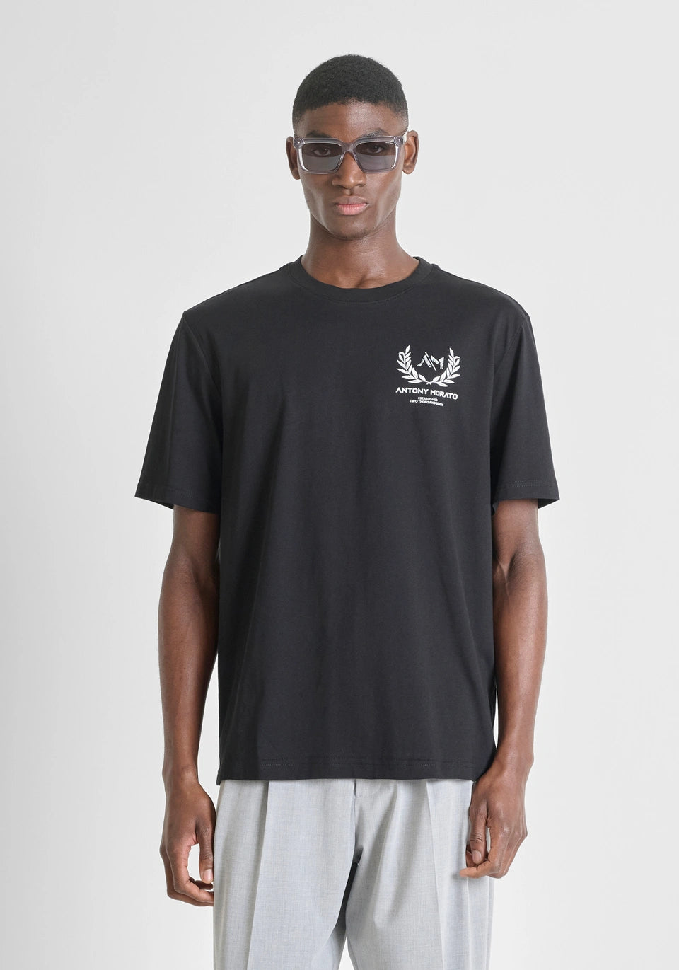 Clique Antony Morato black relaxed fit cotton jersey T-shirt with marble effect print, casual style, front view.