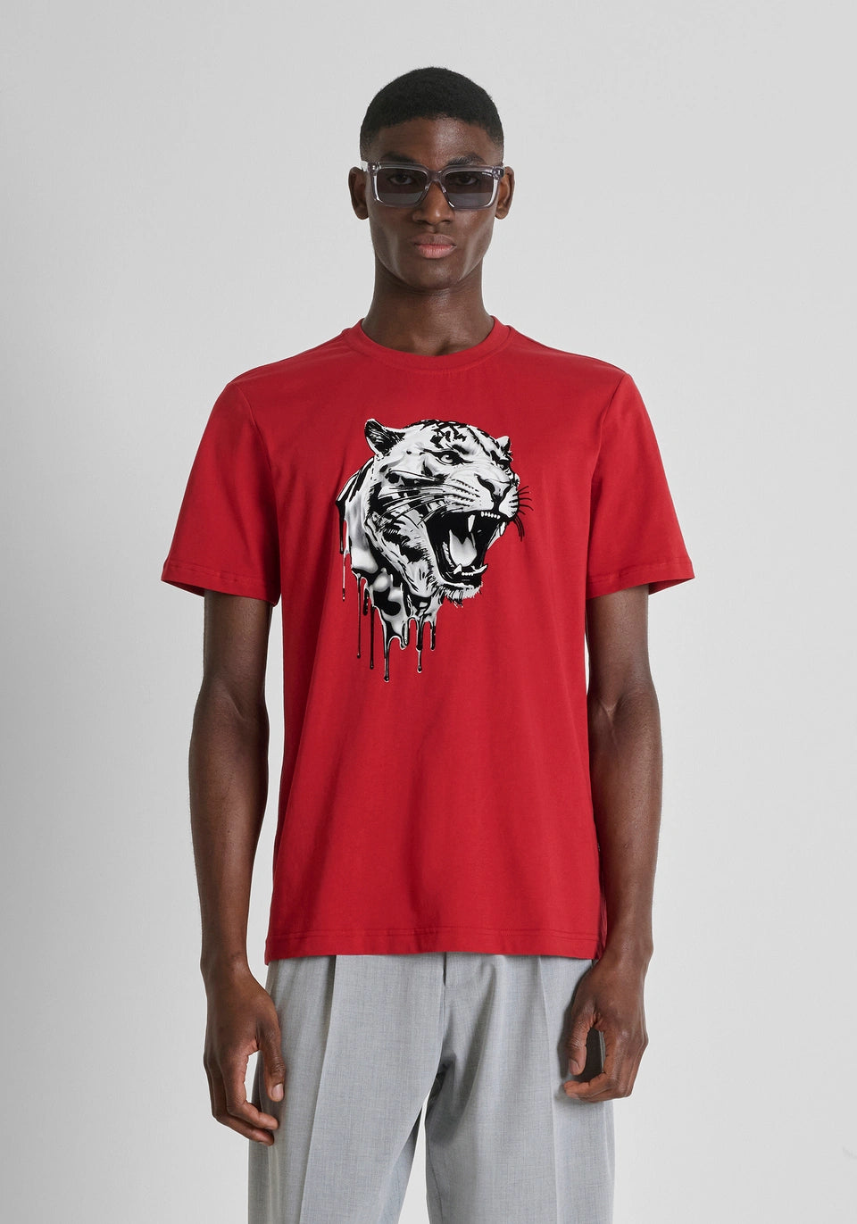 Clique Antony Morato cherry red regular-fit T-shirt with lightweight cotton jersey and printed design.