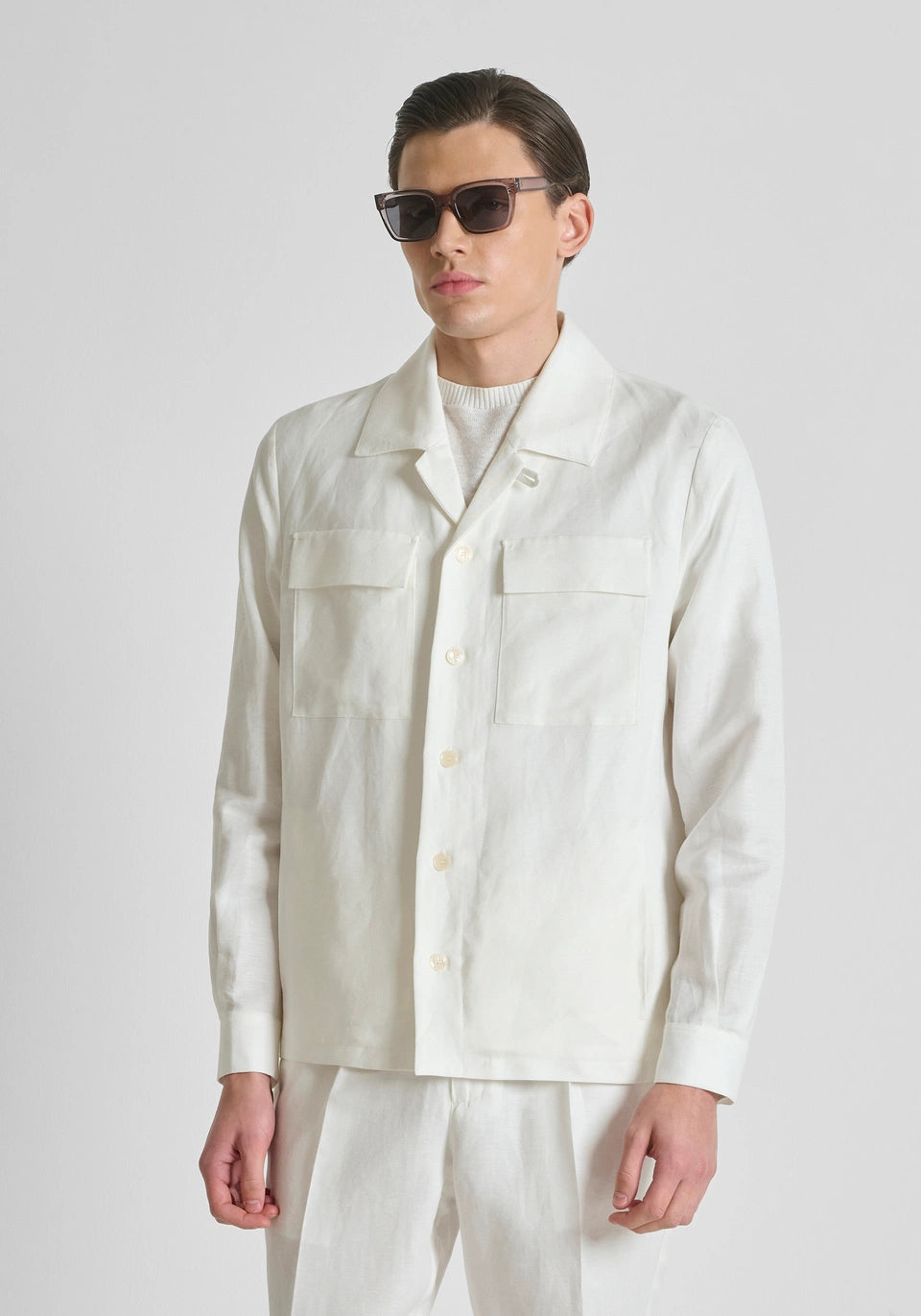 Clique Antony Morato Antigua overshirt in cream linen and viscose blend, displayed in a close-up of the fabric and fit.