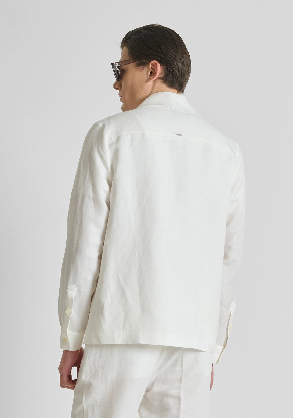 Clique Antony Morato Antigua overshirt in cream linen and viscose blend, casual fit, button-up style, displayed on a hanger.