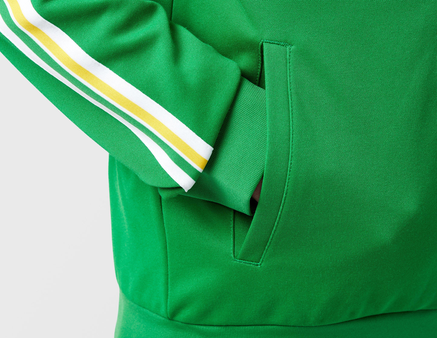 Clique Sergio Tacchini Franco track top in fern green and white, featuring sporty design and logo details.